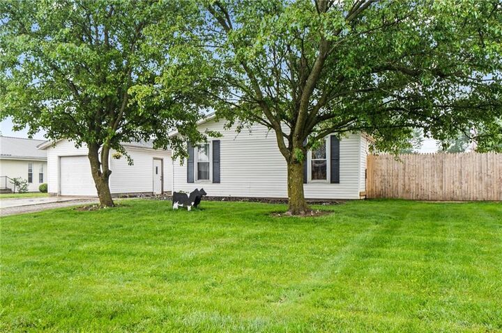 3 bed Jeffersonville home for sale 233 Woodsview Drive, Jeffersonville