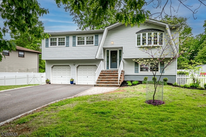 Property Photo:  4 Sunburst Ln  NJ 08854 