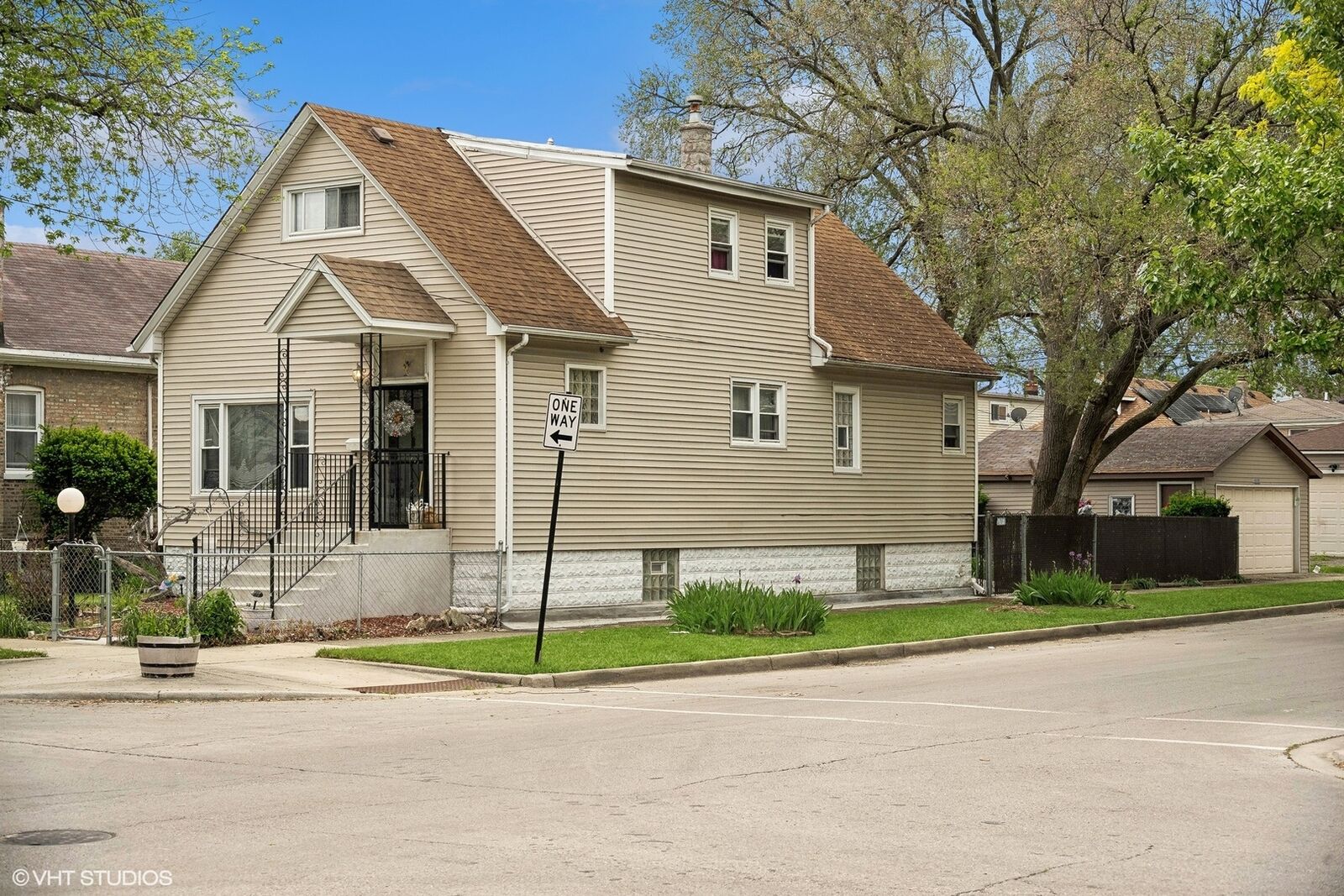 Property Photo: 10000 S Wallace Street IL 60628