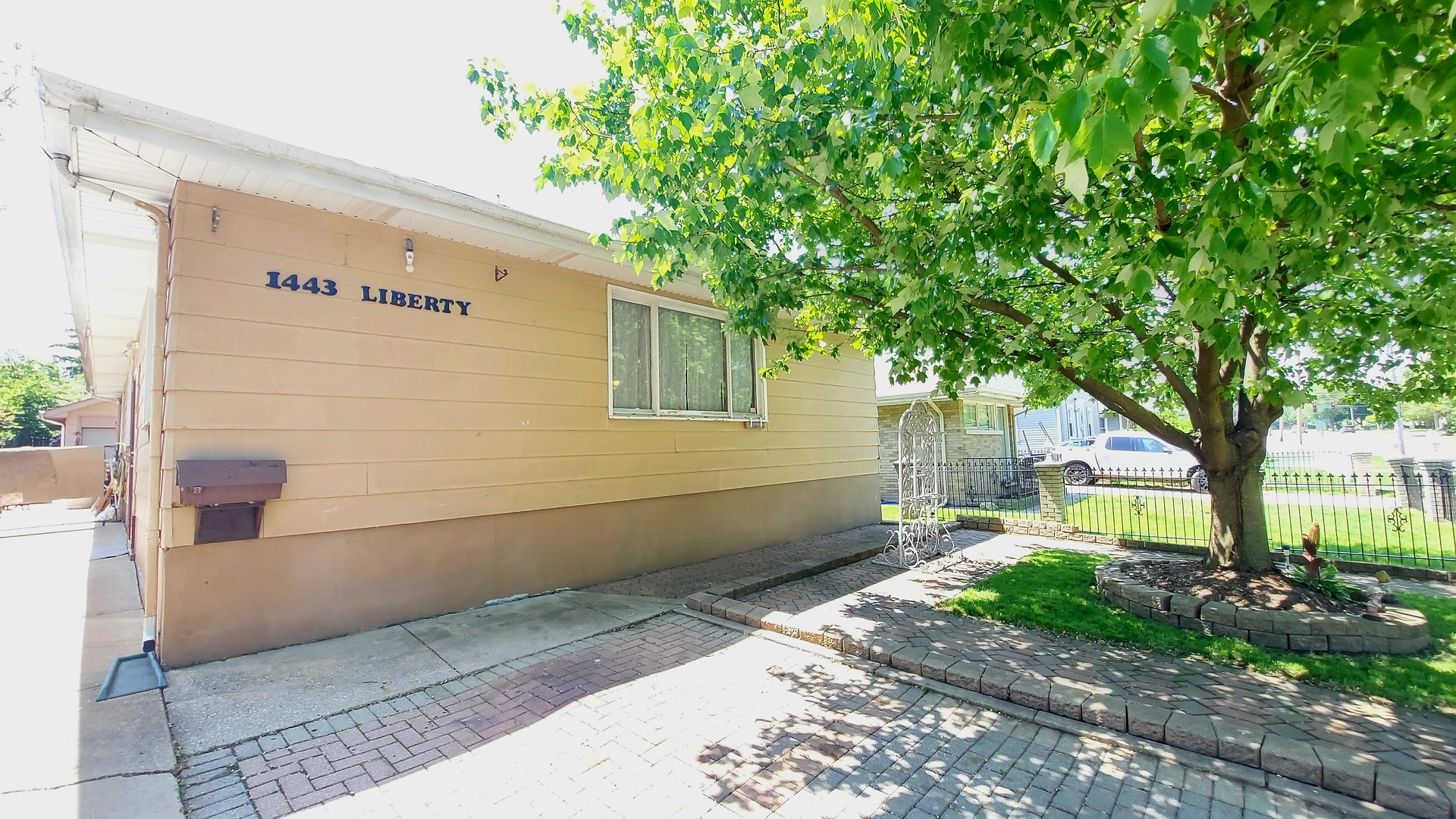 Property Photo:  1443 Liberty Street  IL 60505 