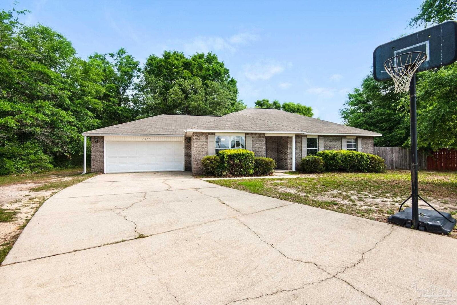 Property Photo: 5619 Bellview Ct FL 32583