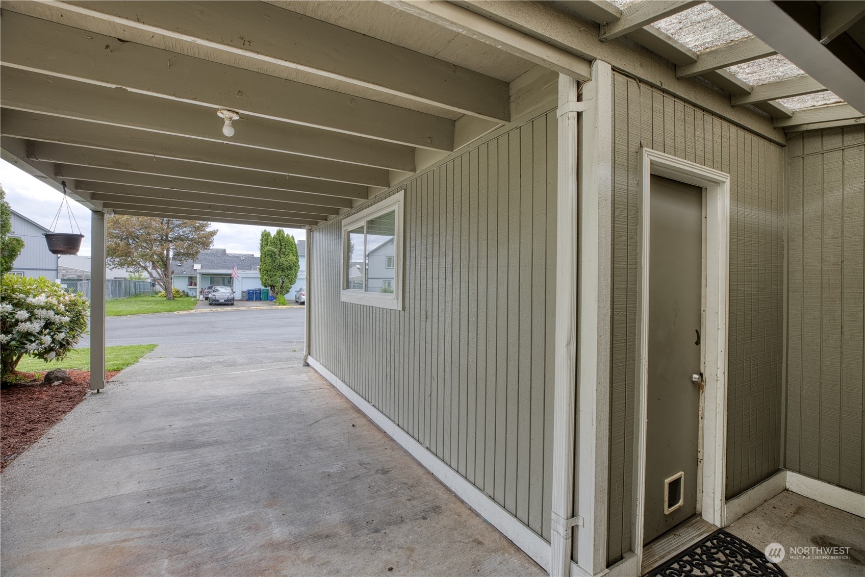 Property Photo: 3102 M Street NE WA 98002