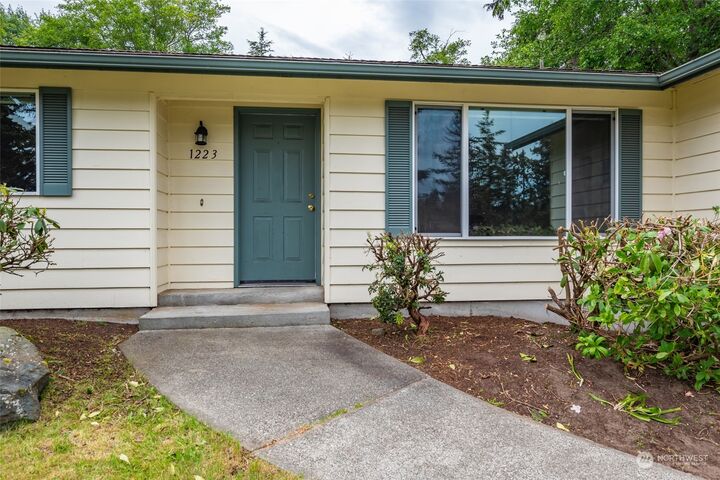 Property Photo:  1223 Patriot Way  WA 98277 