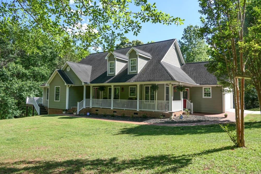 Property Photo:  585 Old Clifton Village Rd  SC 29307 