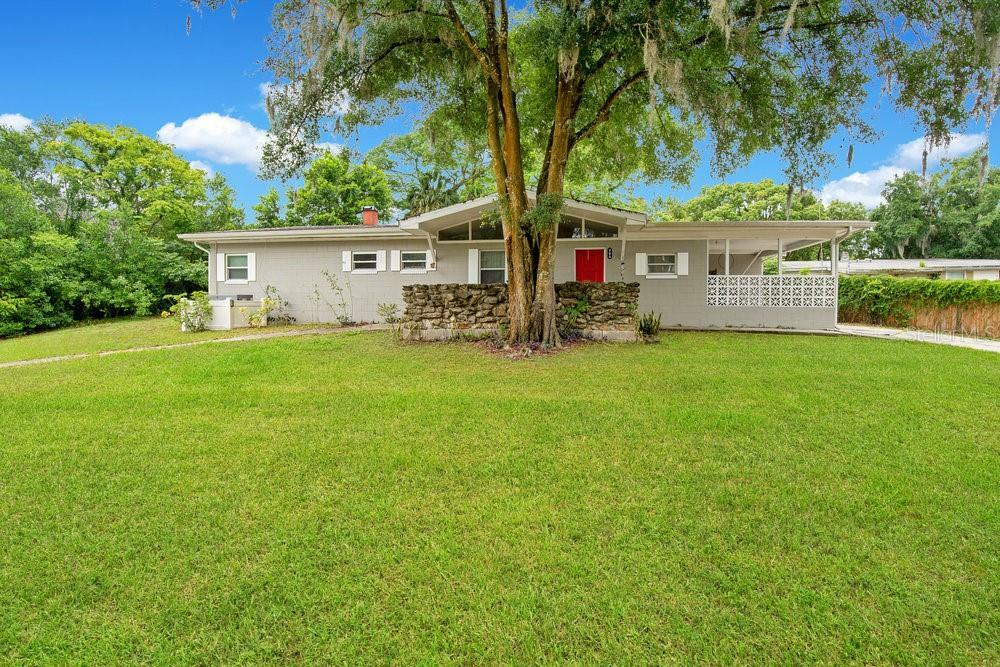 Property Photo:  200 E Rosehill Avenue  FL 32724 