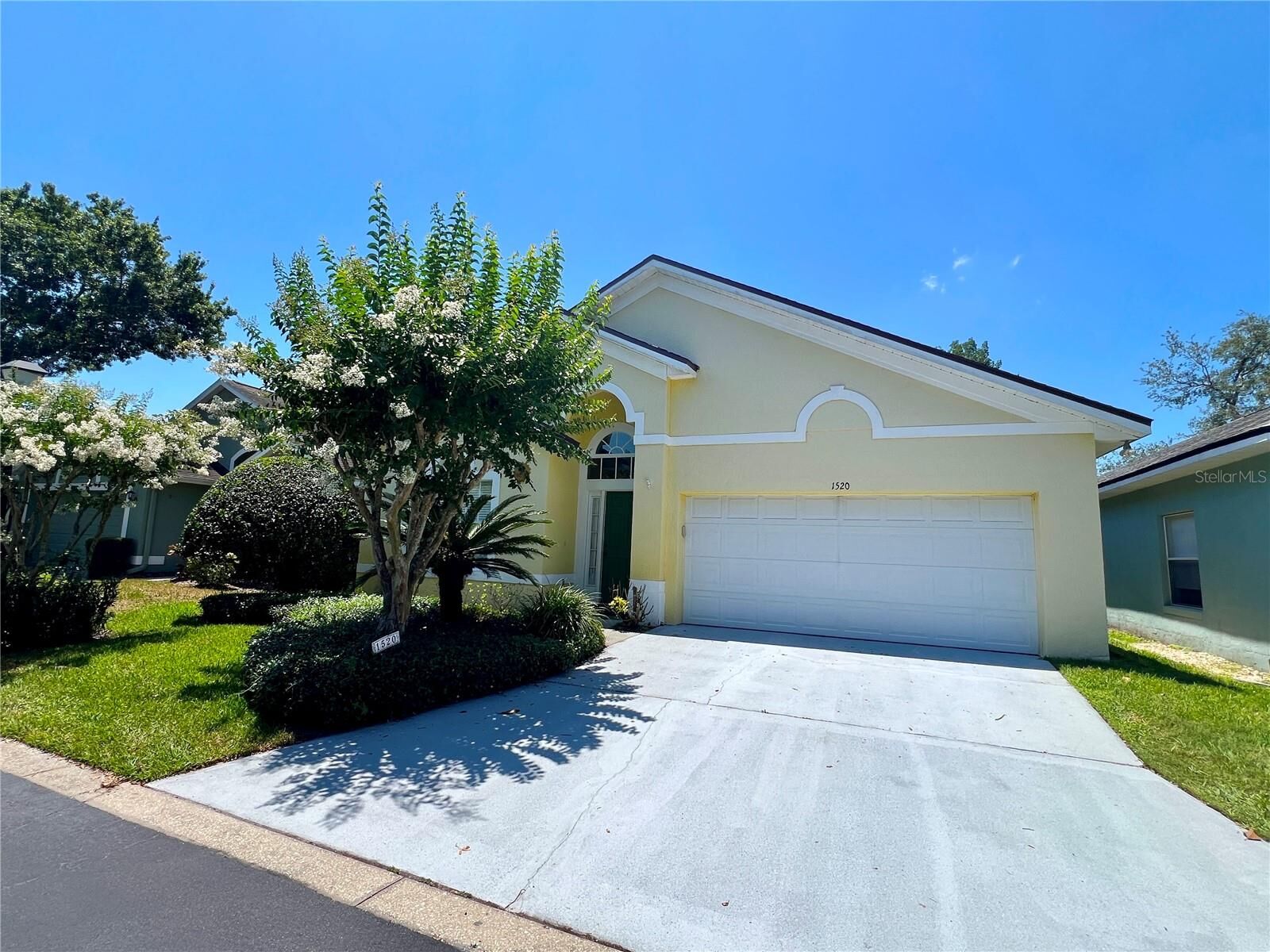Property Photo: 1520 Fox Glen Dr FL 32708