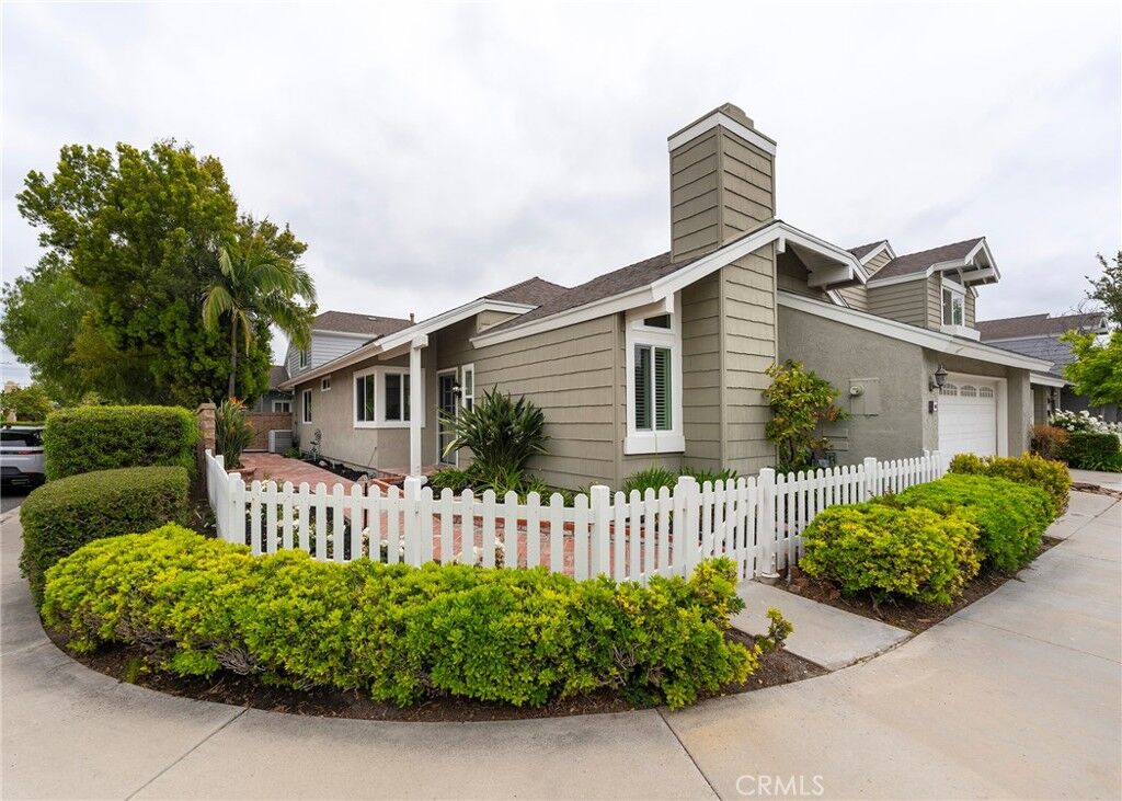 Property Photo:  10 Millstone 116  CA 92606