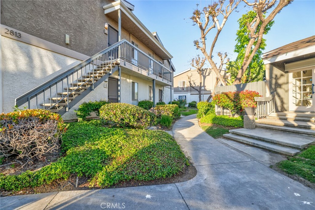 Property Photo:  2813 S Fairview Street E  CA 92704 