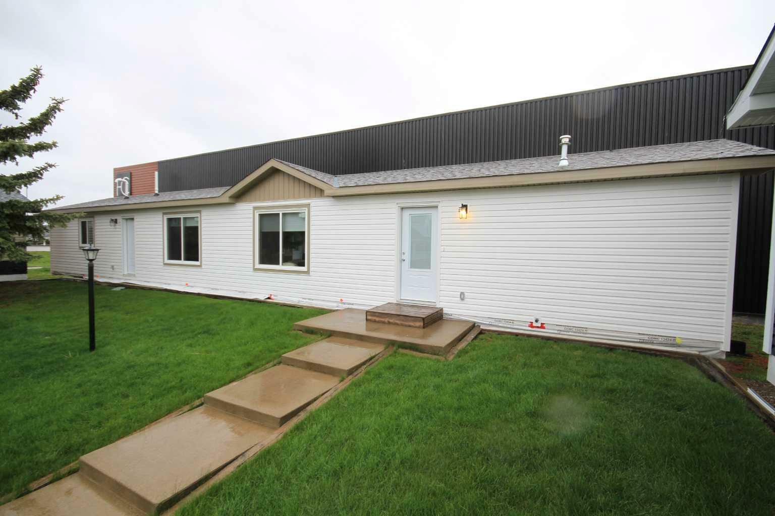 14 Meadows Crescent  Taber AB T1G 0G7 photo
