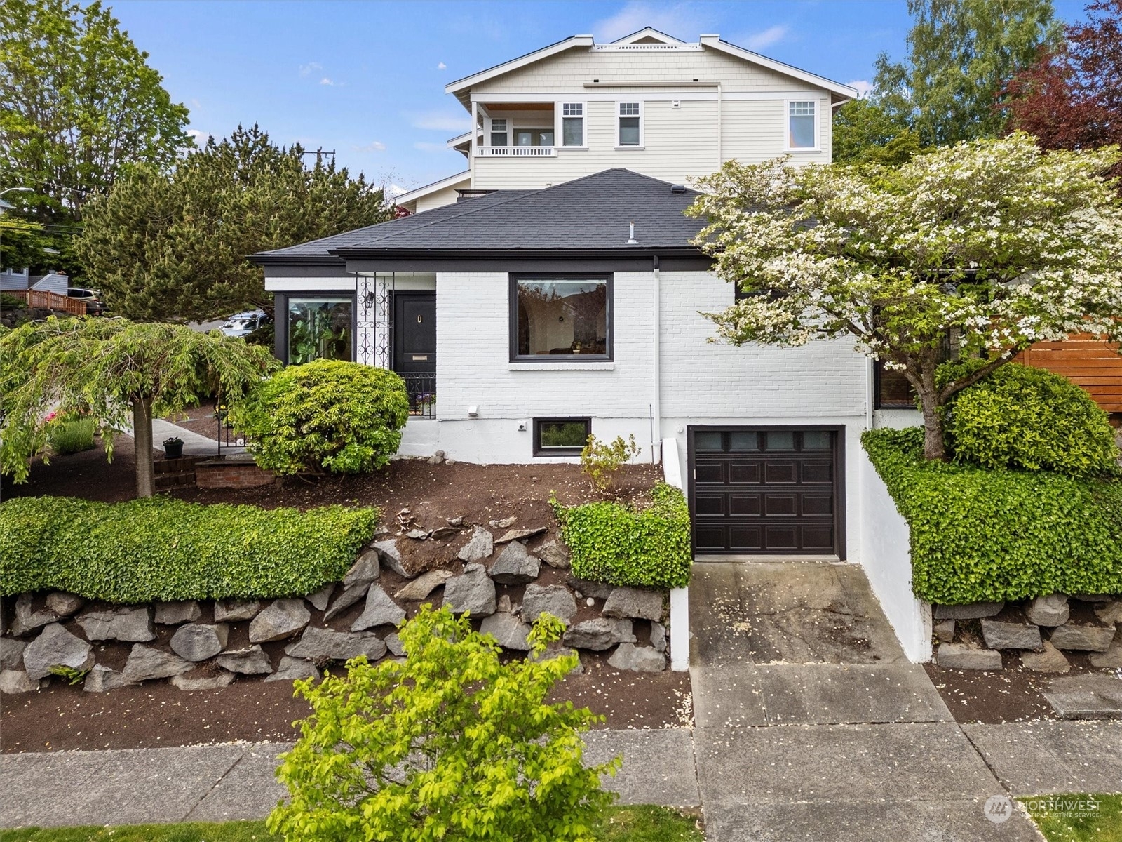 Property Photo:  2600 W Newton Street  WA 98199 