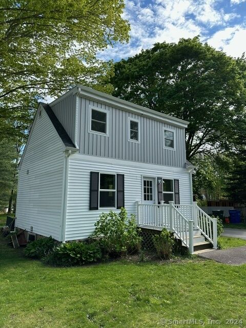 Property Photo:  6 Reynolds Lane  CT 06385 