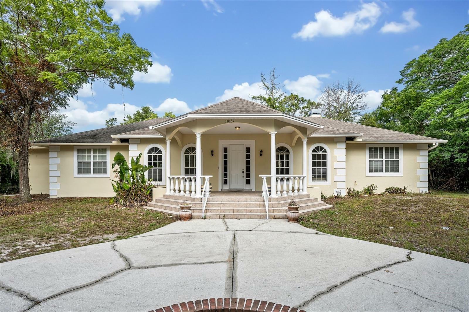 Property Photo:  11087 University Boulevard  FL 32817 