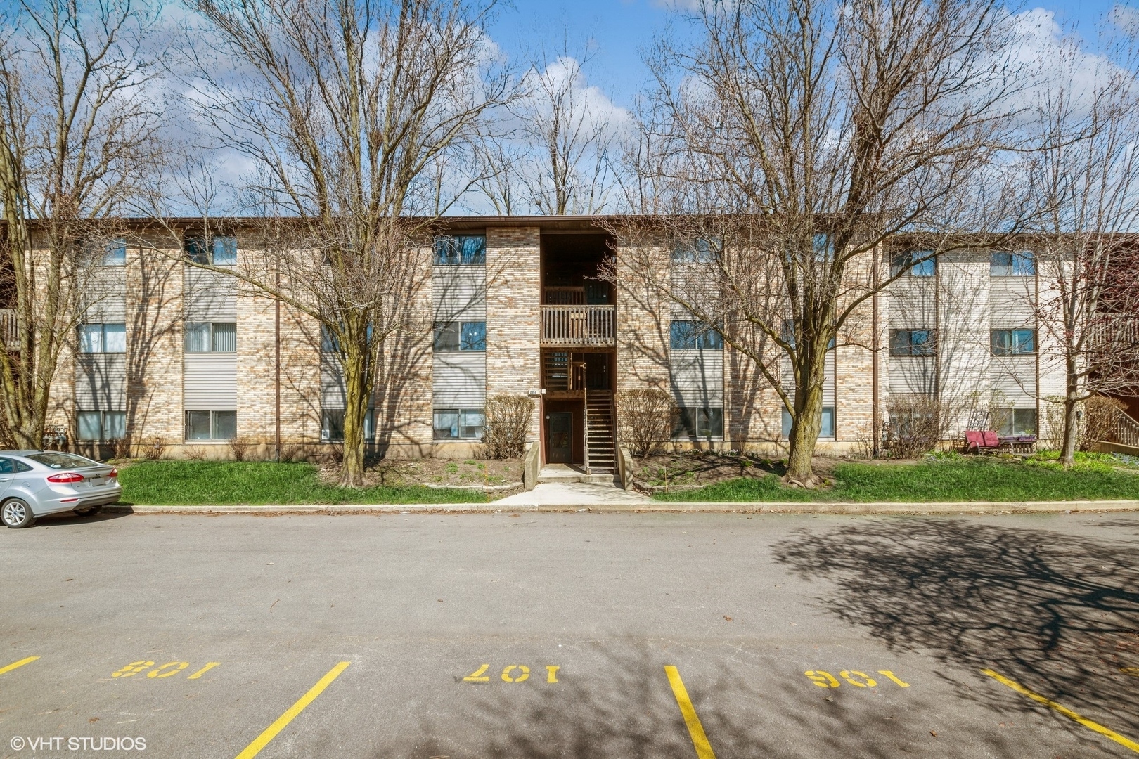 Property Photo: 2352 South Street E IL 60123