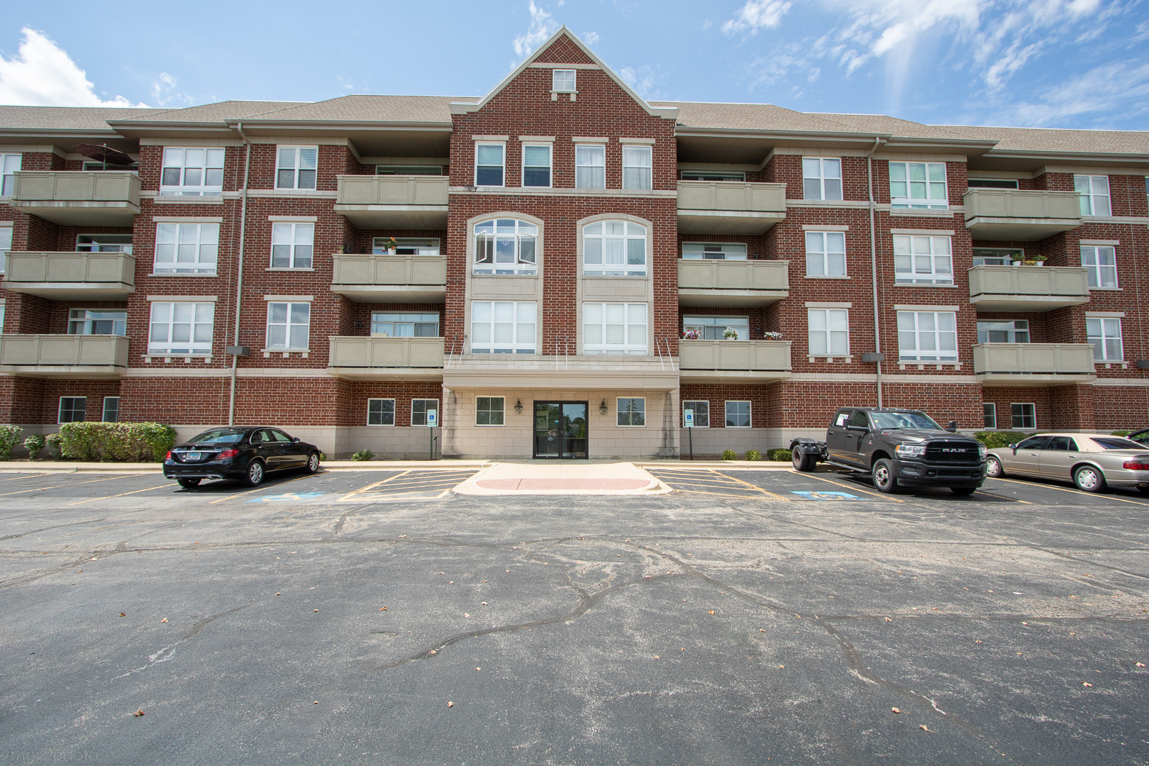 Property Photo: 77 N Quentin Road 208 IL 60067