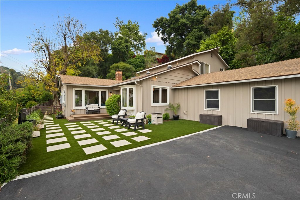 Property Photo:  400 Cloverleaf Drive  CA 91016 