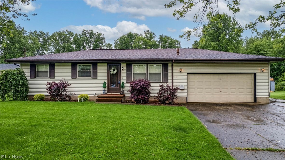 Property Photo:  4025 Fairlawn Heights Drive SE  OH 44484 