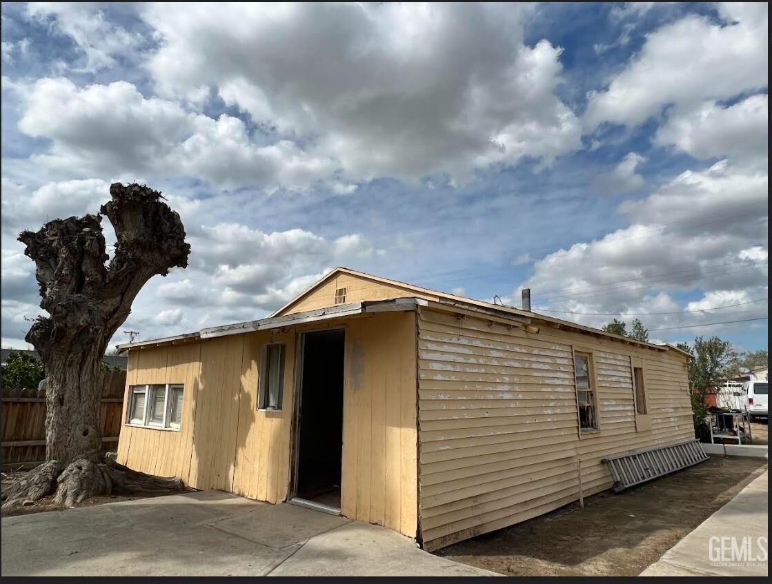 Property Photo: 8200 Choate Street CA 93307