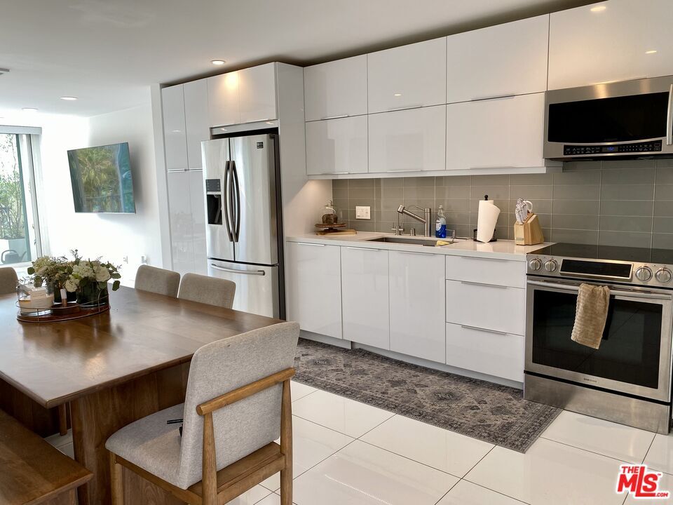 Property Photo:  23901   Civic Center Way 114  CA 90265 