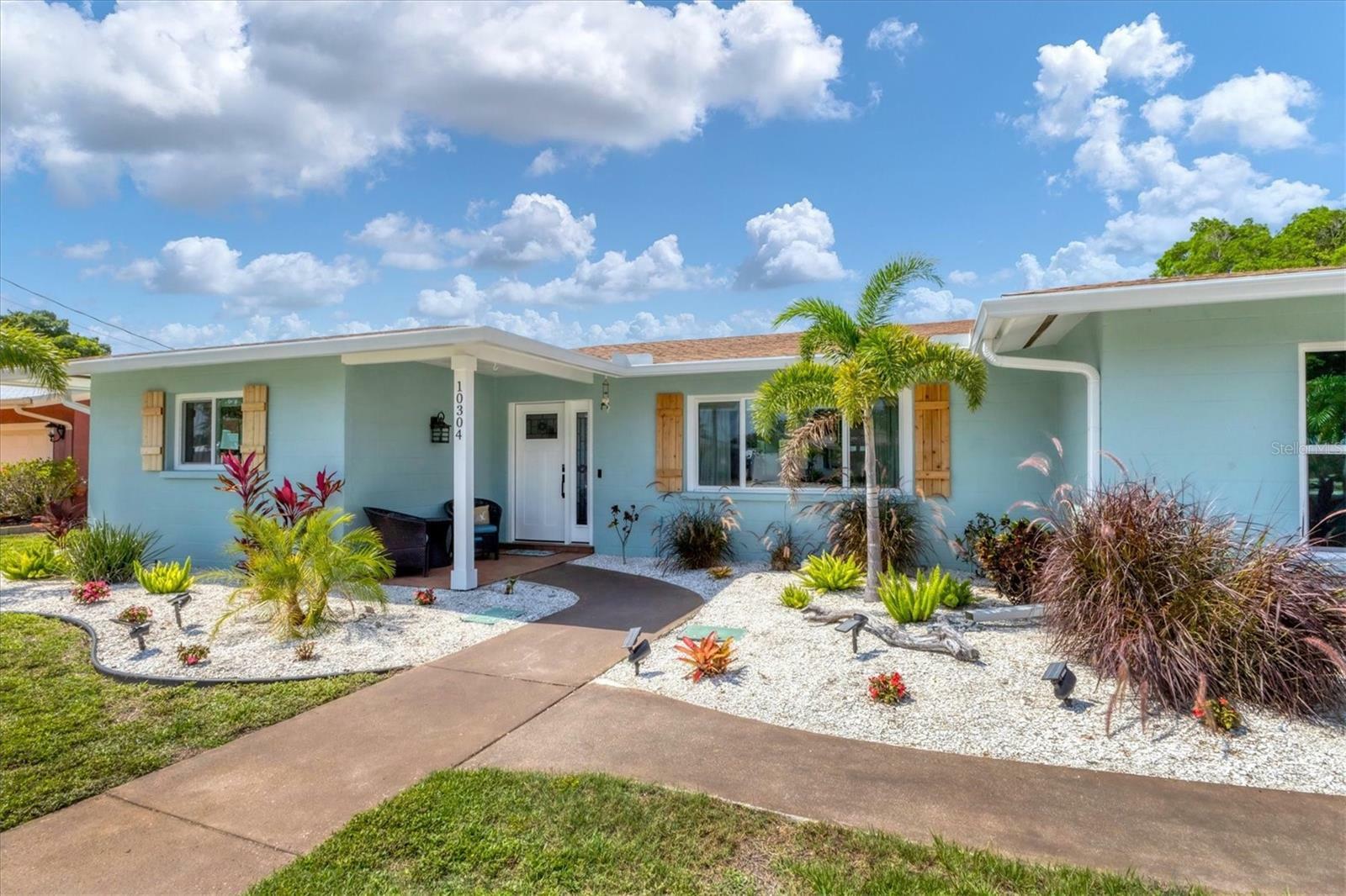 Property Photo:  10304 Sandpiper Road W  FL 34209 