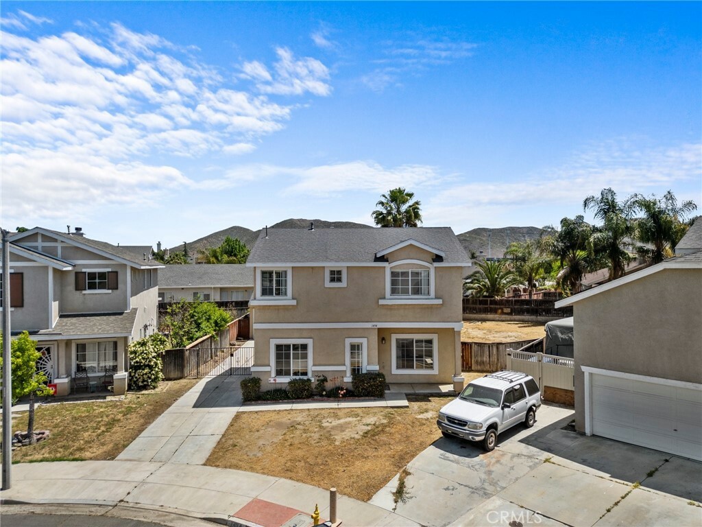 1494 Rabbit Peak Way  Hemet CA 92545 photo