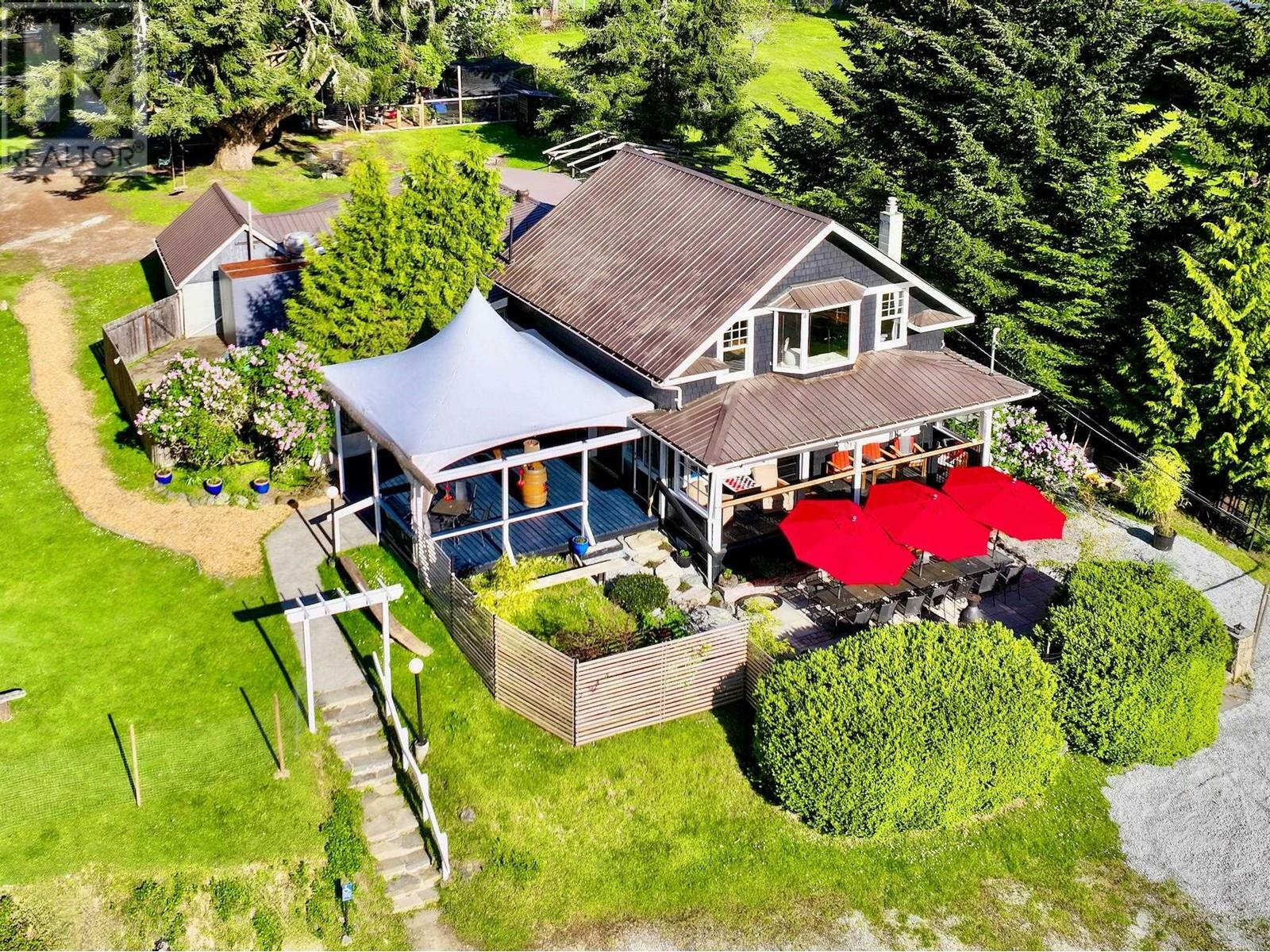 Photo de la propriété:  454 Village Bay Road  BC V0N 2J2 