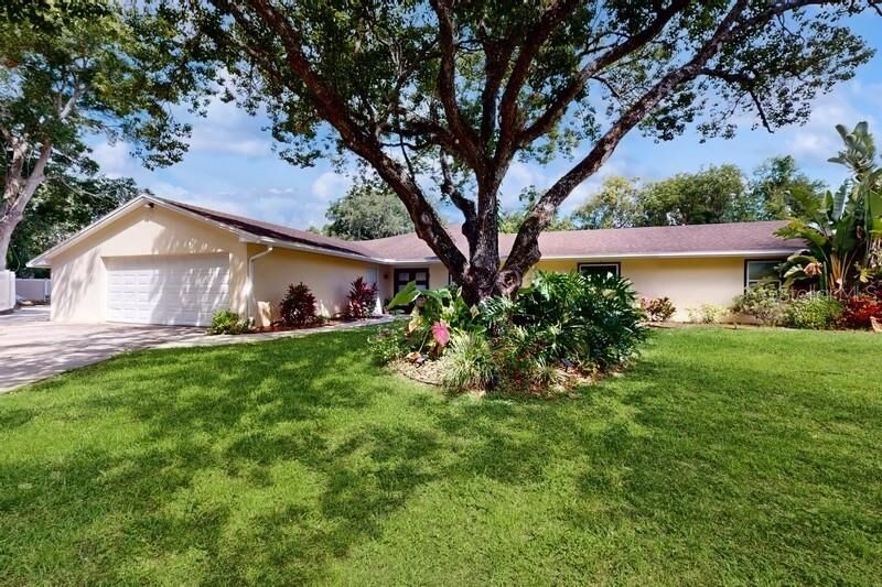 Property Photo:  6031 Ardele Court  FL 32703 