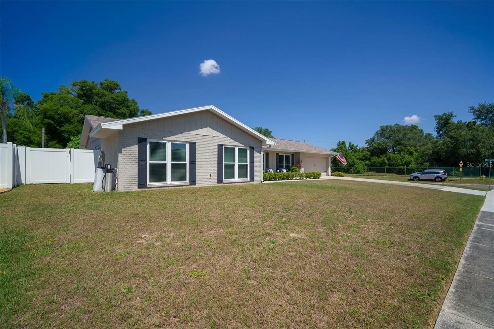 Property Photo:  1802 Medford Lane  FL 33511 