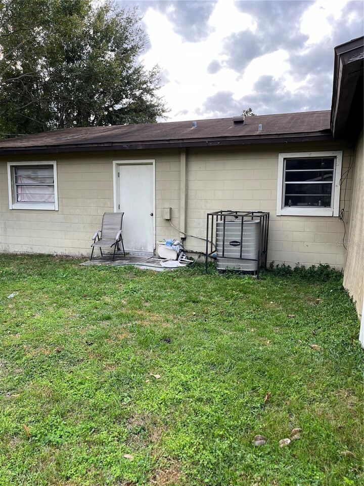 Property Photo:  817 Pickfield Court  FL 32808 