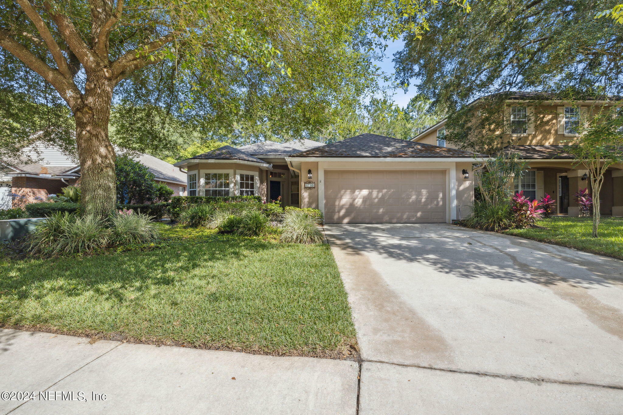 Property Photo:  1739 Canopy Oaks Drive  FL 32065 