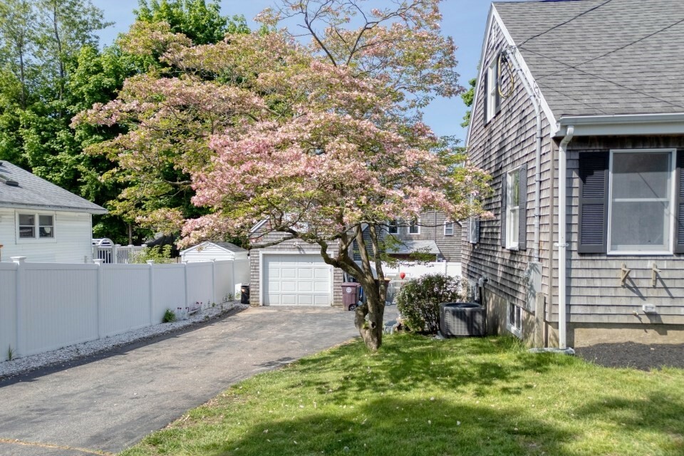 Property Photo:  15 Manomet Rd  MA 02191 