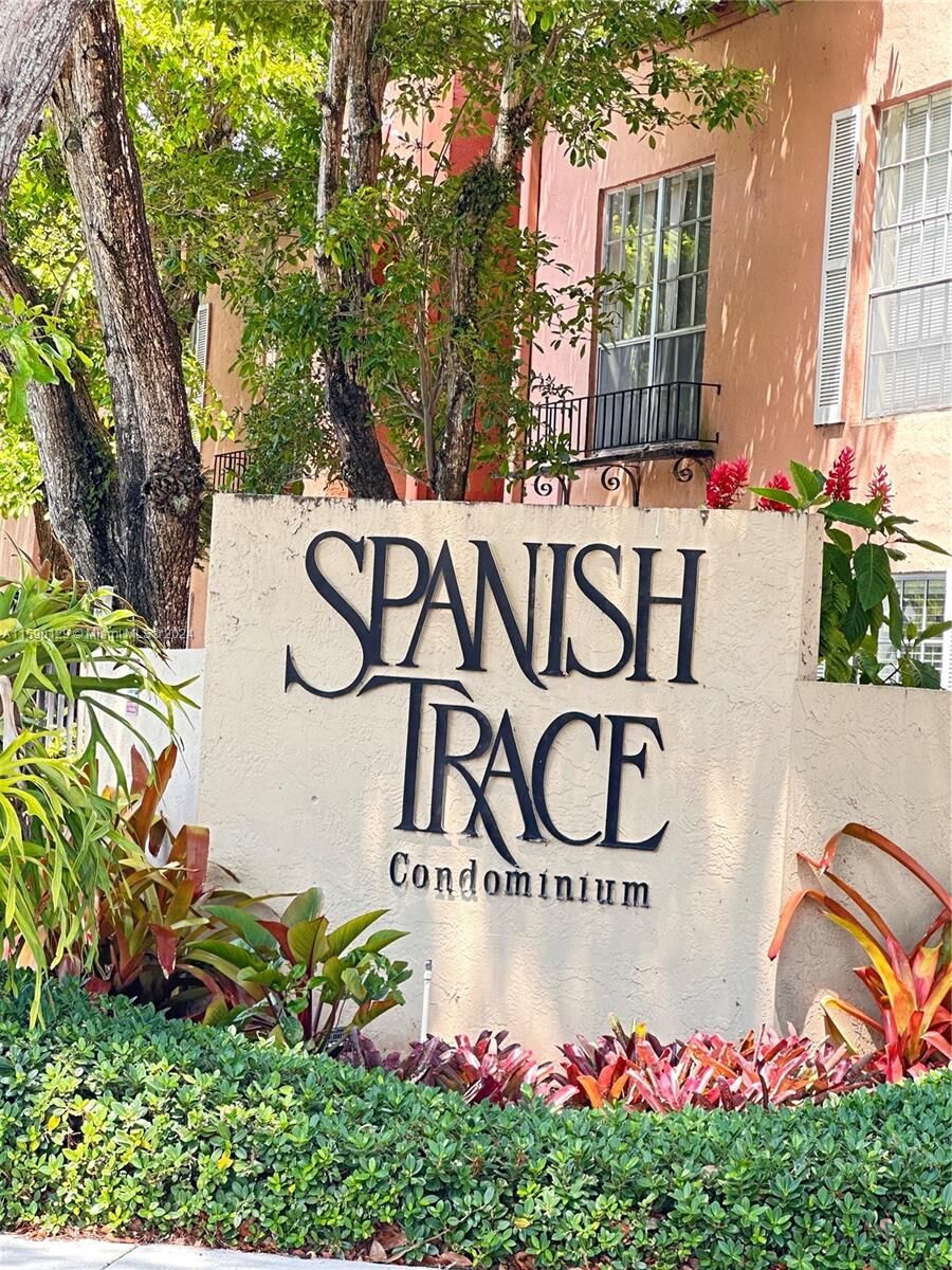 Property Photo: 10762 N Kendall Dr I19 FL 33176