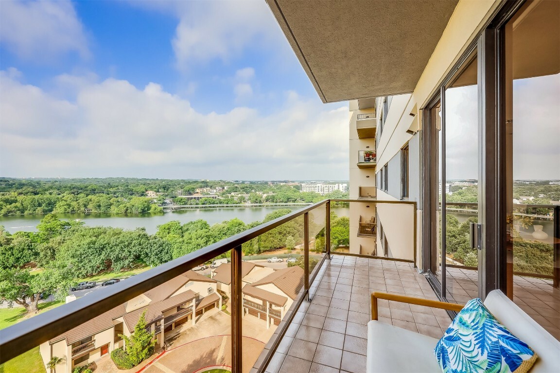 Property Photo:  40 N Interstate 35 10B1  TX 78701 