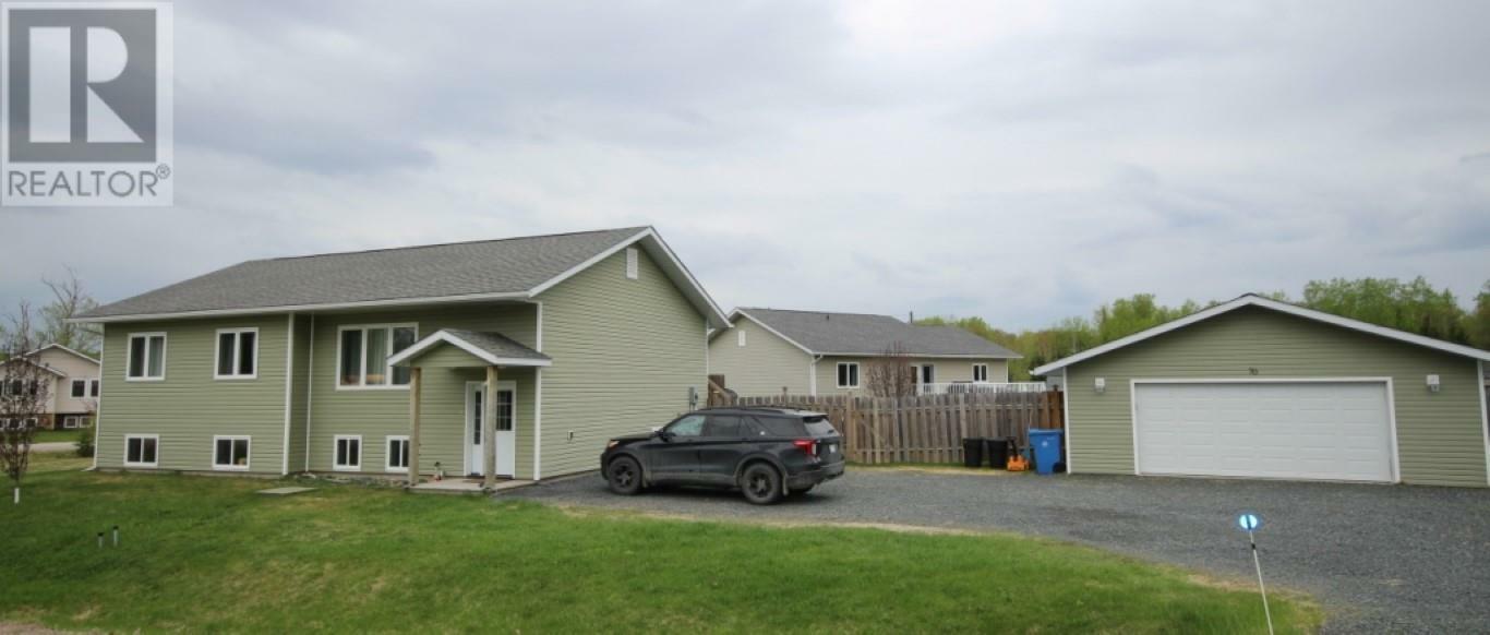 70 Autumnwood Dr  Sioux Lookout ON P8T 0A2 photo