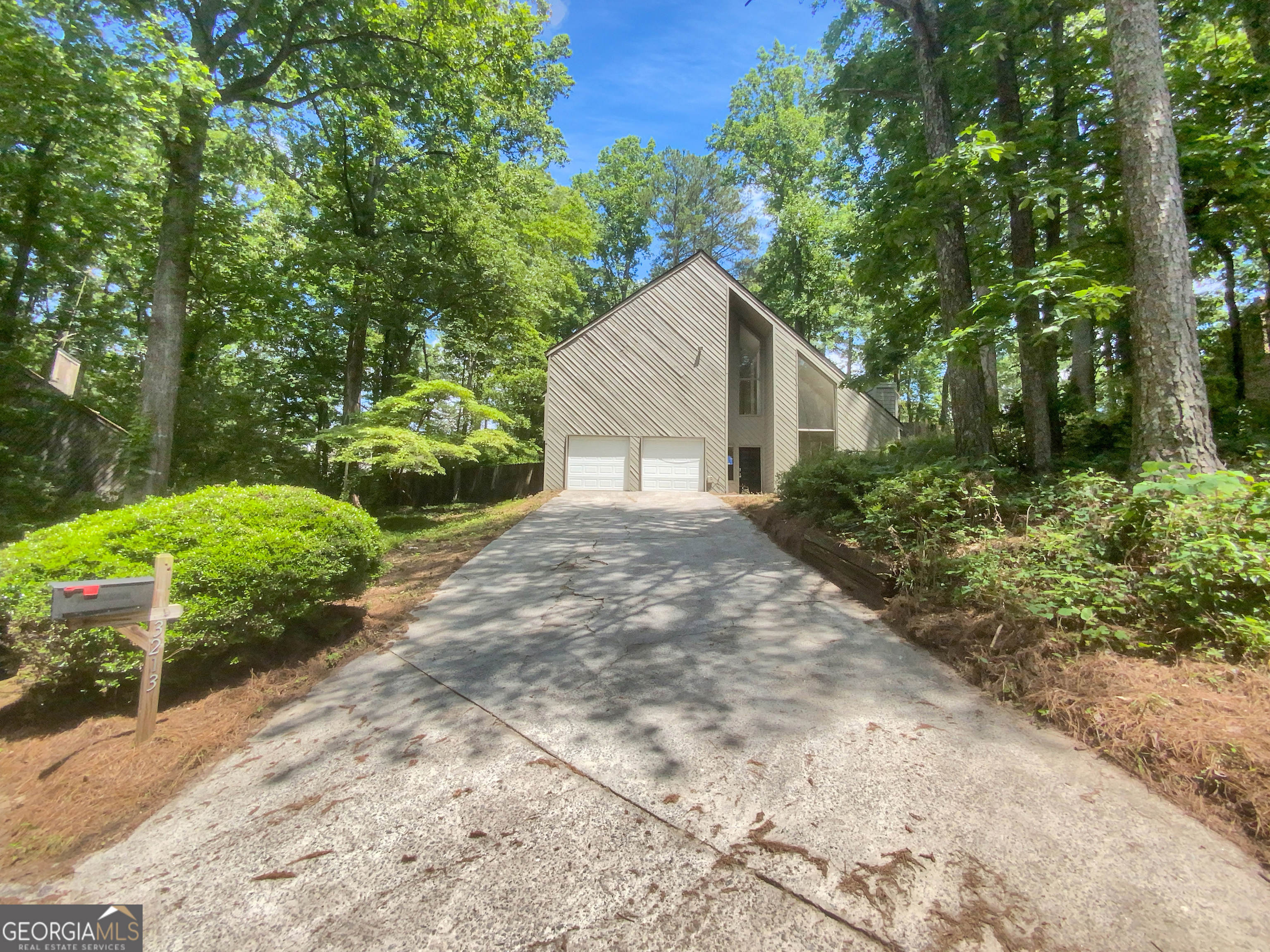 3213 Cedar Bluff Drive NE  Marietta GA 30062 photo