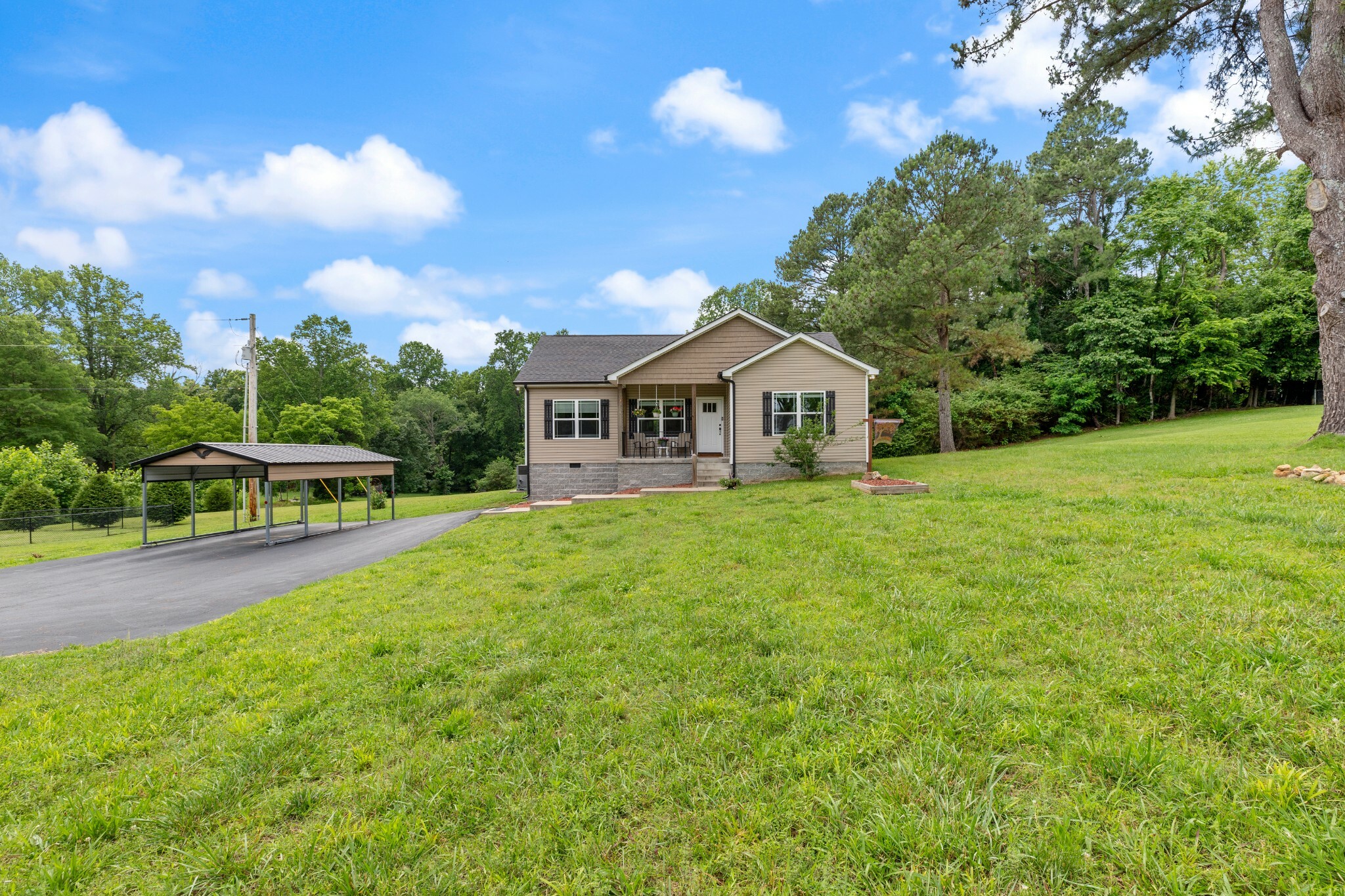 Property Photo: 106 Saw Mill Rd TN 37055