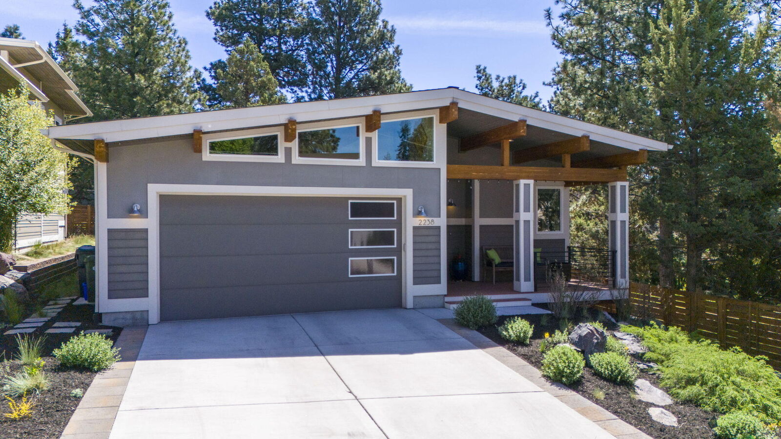 Property Photo: 2238 NW 7th Street OR 97703