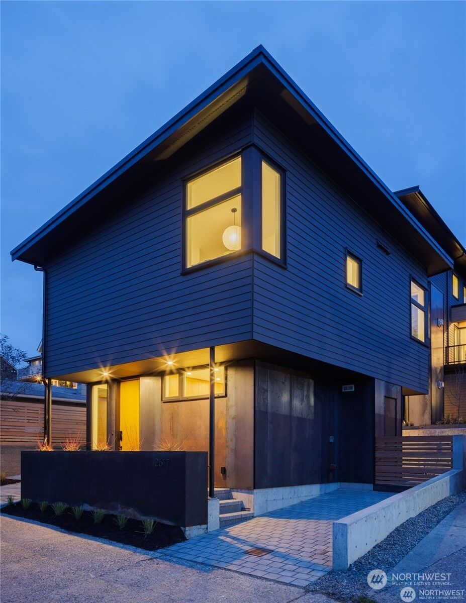 Property Photo:  2617 31st Avenue W  WA 98199 