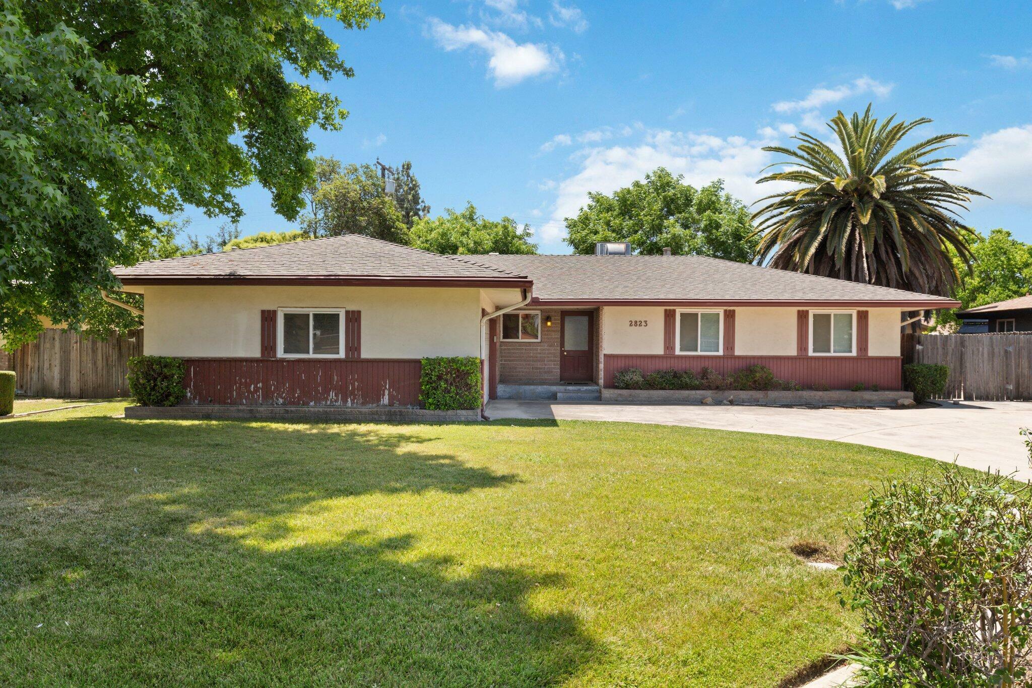 Property Photo:  2823 W Royal Oaks Drive  CA 93277 