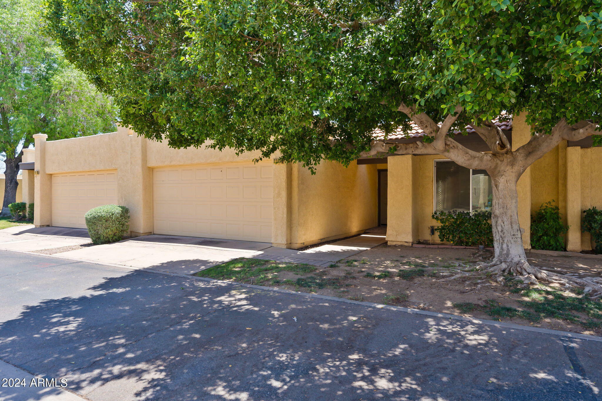 Property Photo:  2203 W Claremont Street  AZ 85015 