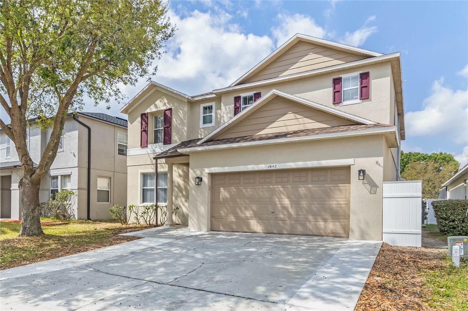 Property Photo:  1642 Pine Ridge Drive  FL 33896 