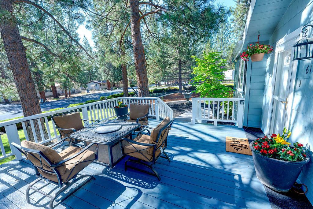 Property Photo:  61015 Springcrest Drive  OR 97702 