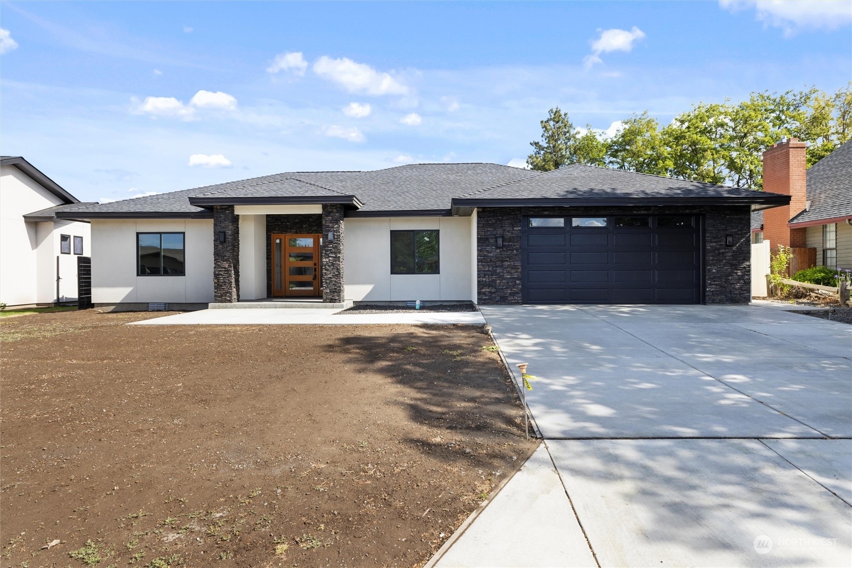 Property Photo:  782 Village Way  WA 99362 