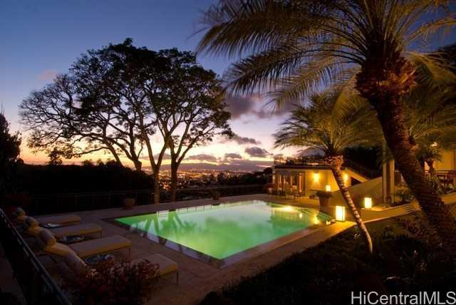 Property Photo:  