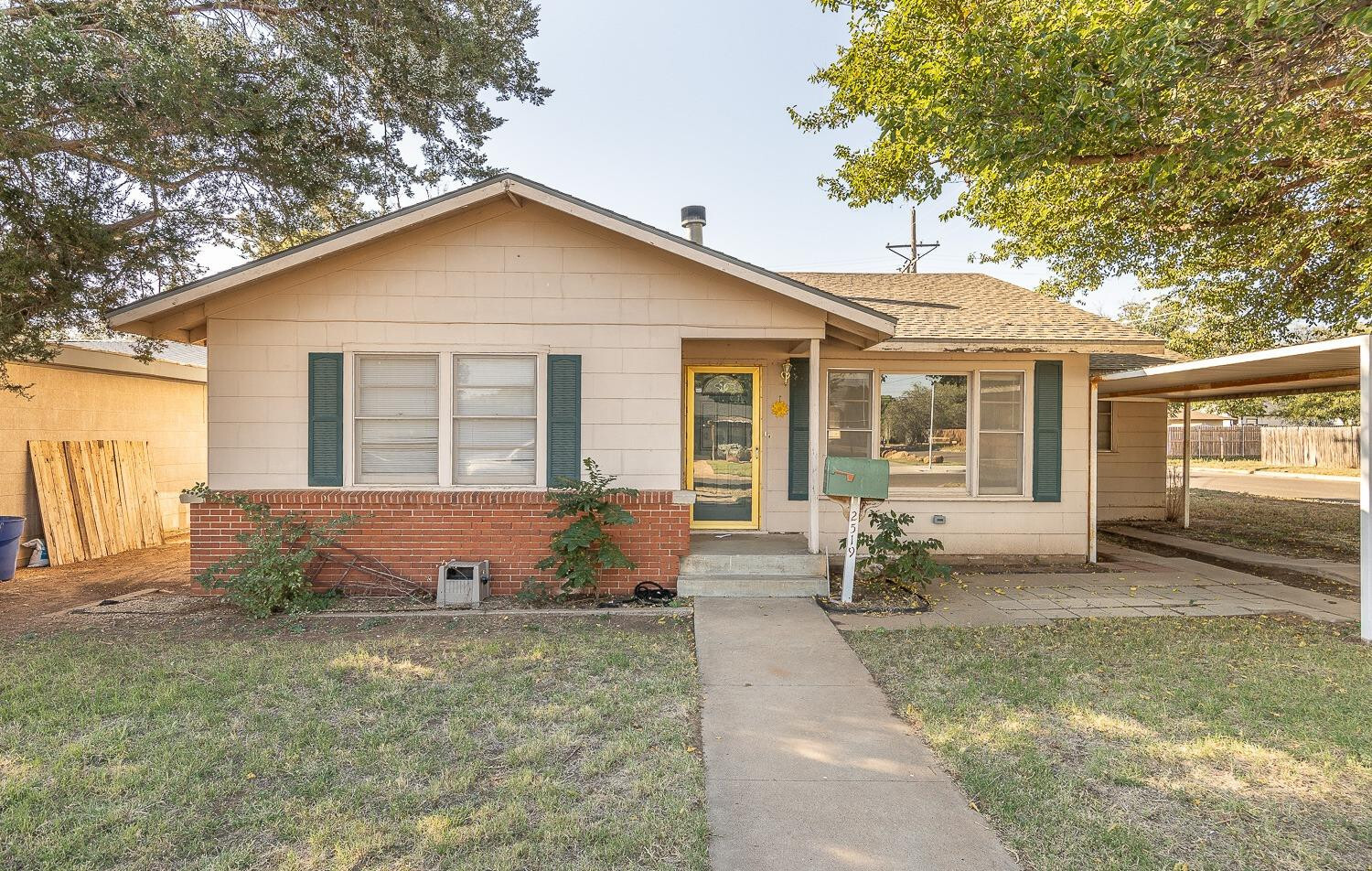 Property Photo: 2519 43rd Street TX 79413