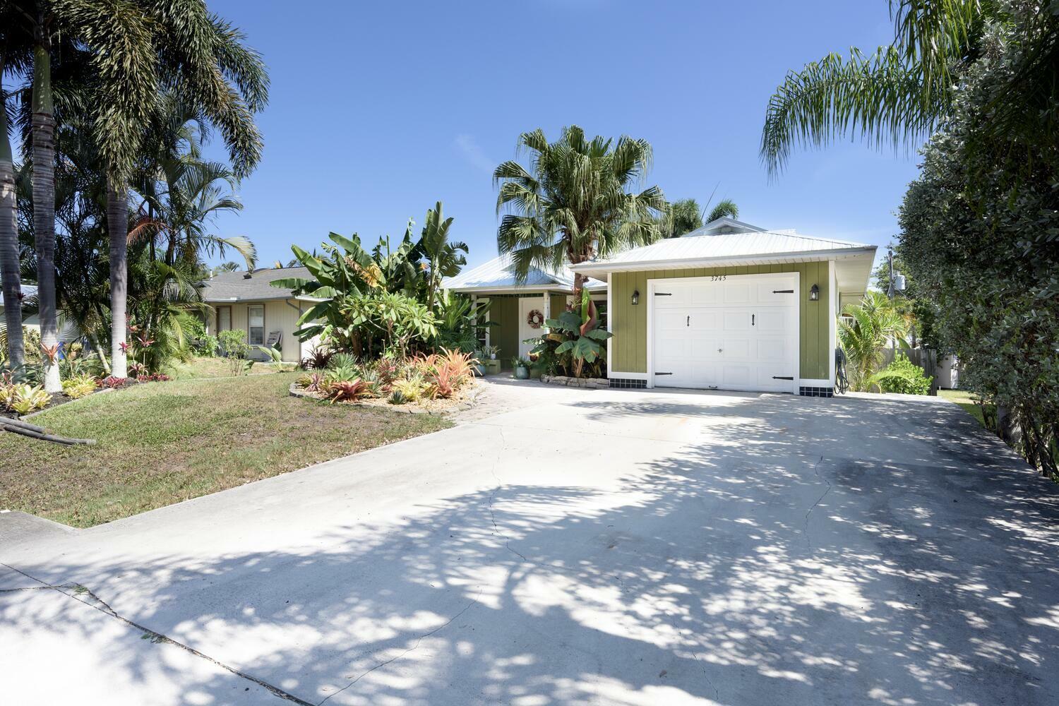 Property Photo:  3745 SE Middle Street  FL 34997 