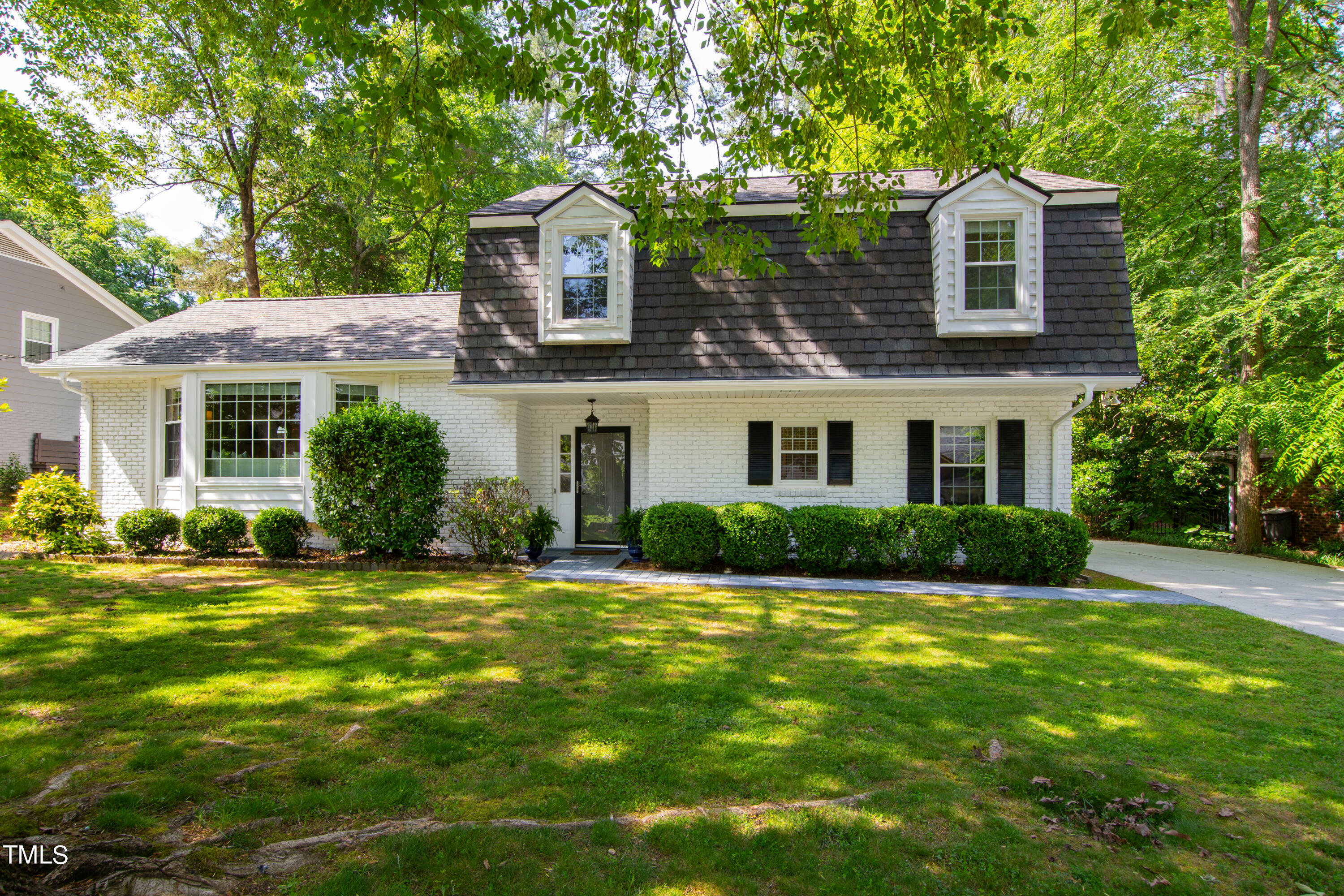 Property Photo:  1016 Cedarhurst Drive  NC 27609 