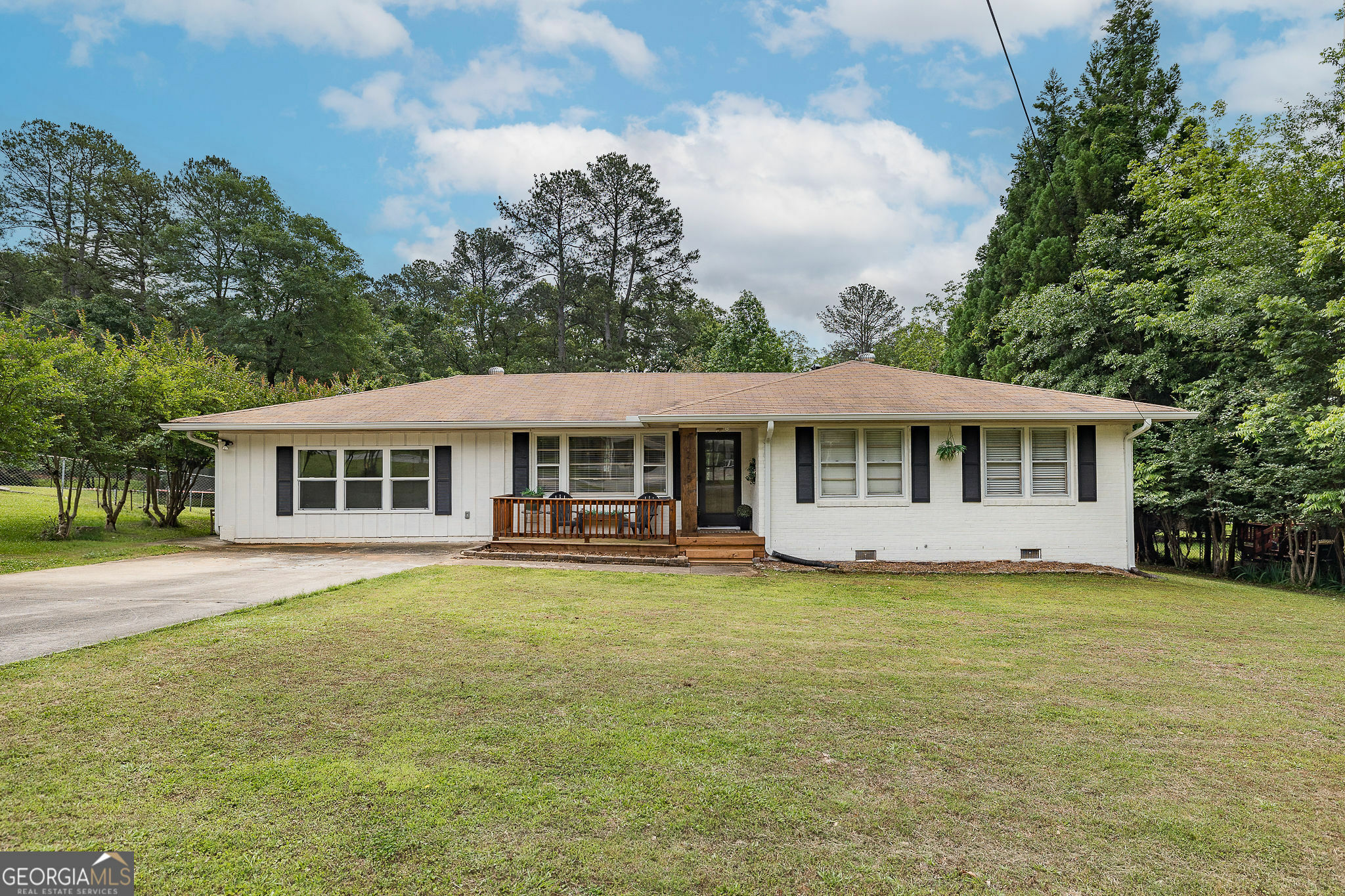 Property Photo:  215 Ferncliff Drive  GA 30606 