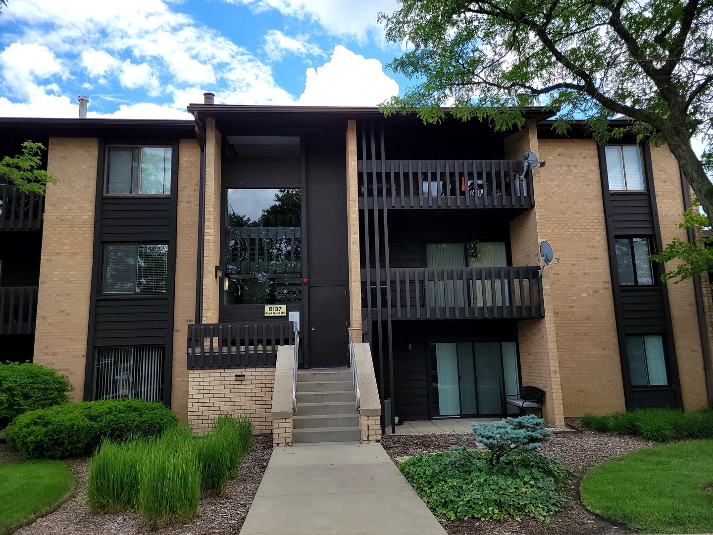 Property Photo: 6137 Knoll Wood Road 108 IL 60527