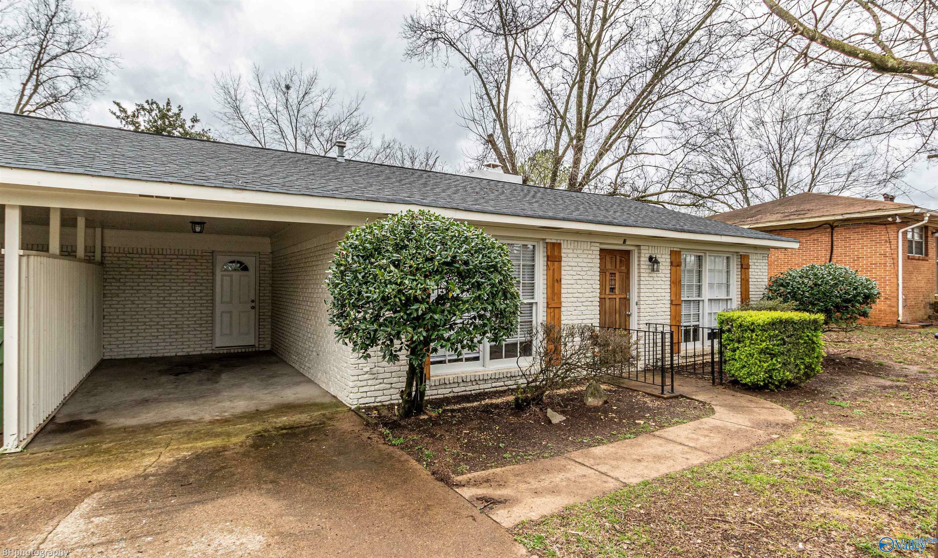 Property Photo:  2816 SW Hood Road  AL 35805 