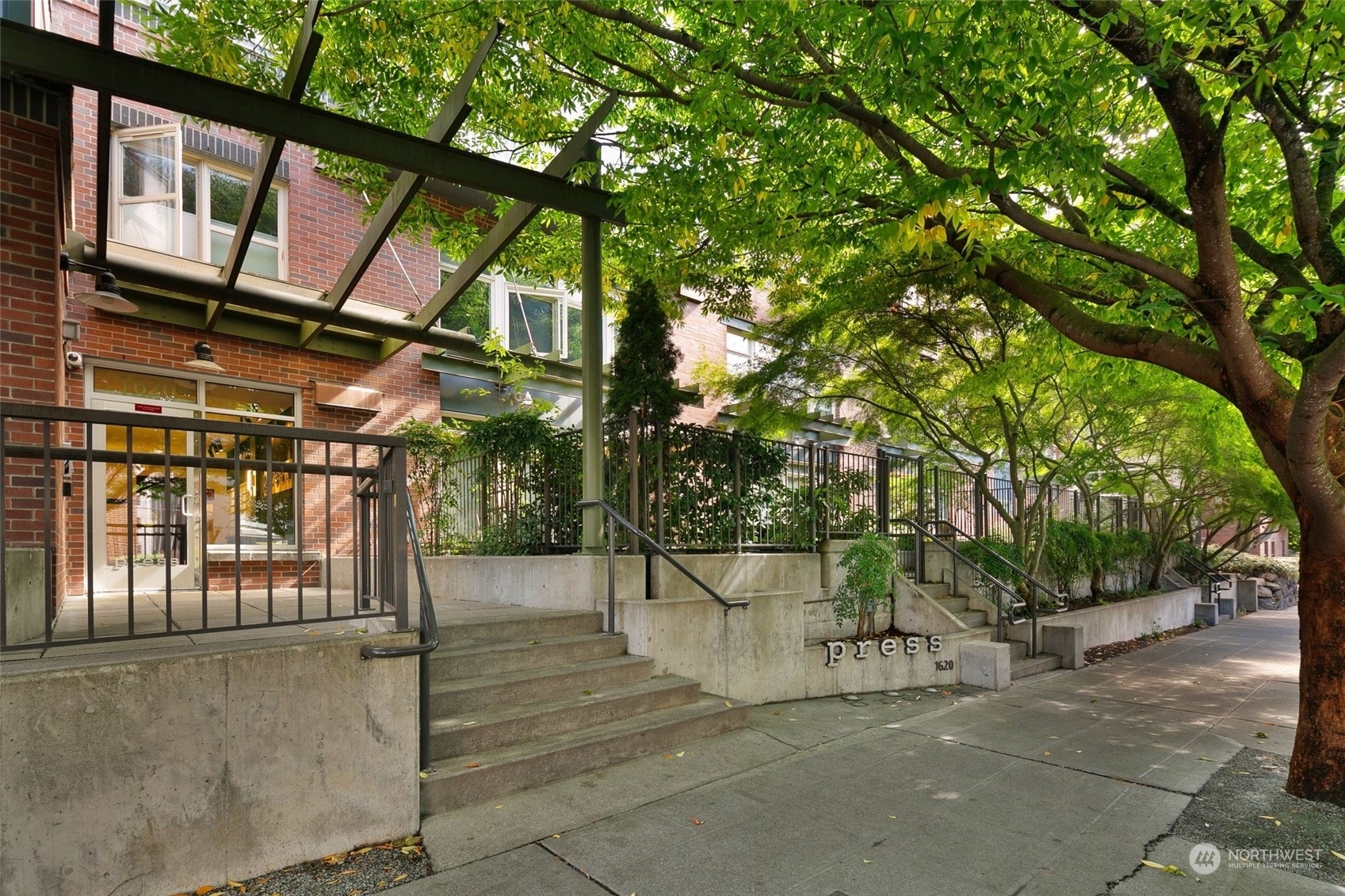 Property Photo: 1620 Belmont Avenue 324 WA 98122